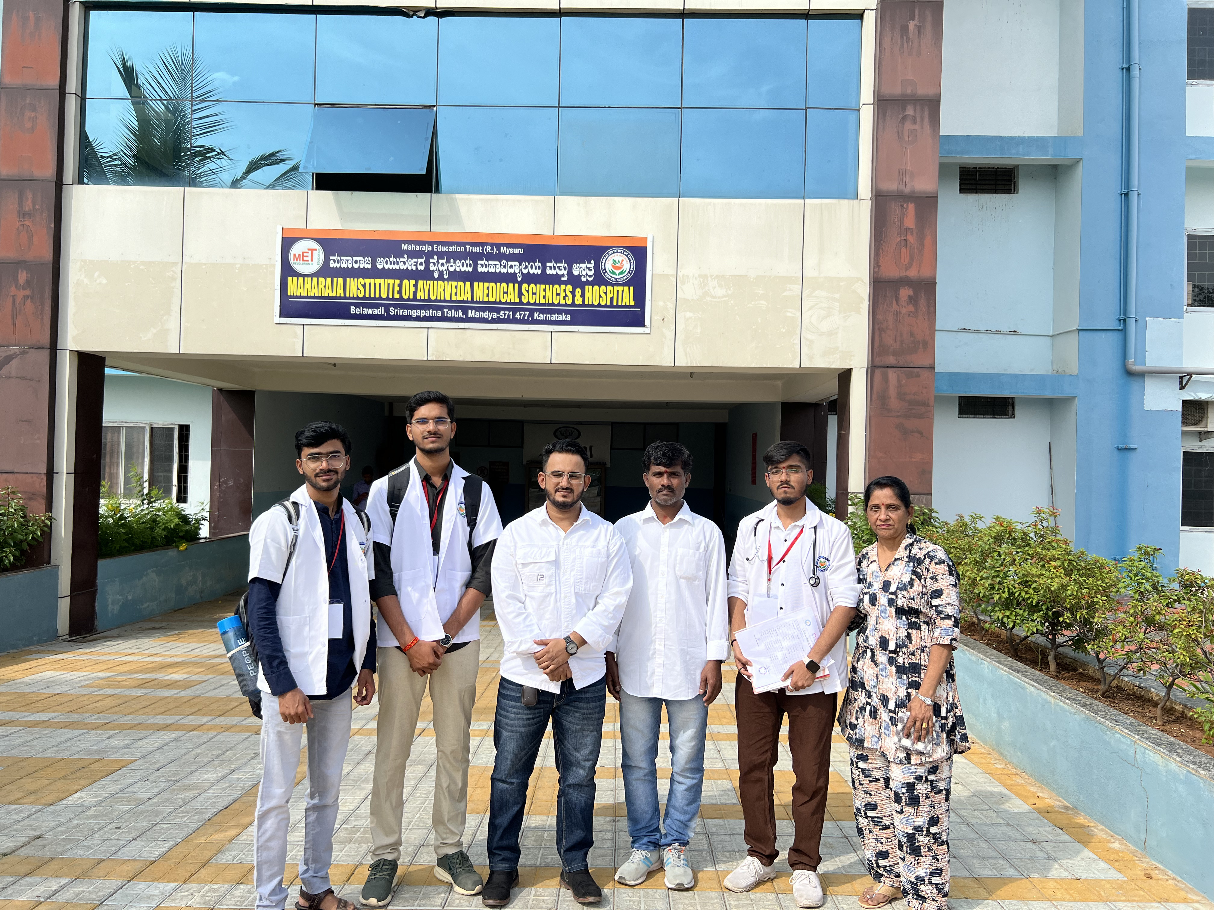Group photo at Maharaja Institute